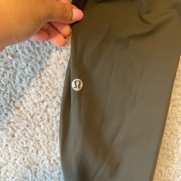 Lululemon Base Pace High-Rise Running Tight 24"
Army Green size 4 - Picture 6 of 10